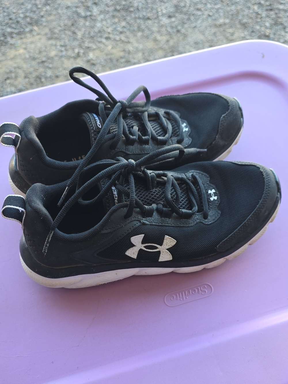 Under Armour Charged Assert